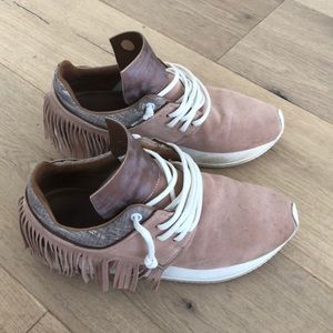 ESSEutESSE dusty pink fringe sneakers